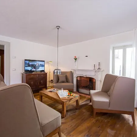 Colonno Sleeps 8 *