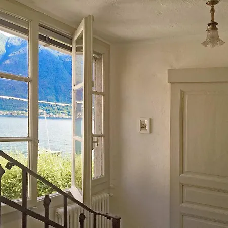 Colonno Sleeps 8 Holiday home Sala Comacina