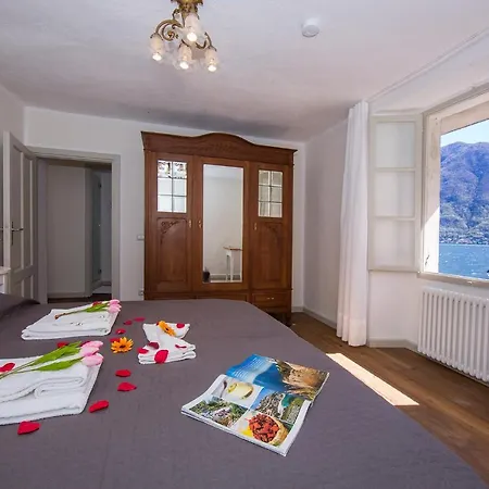 Colonno Sleeps 8 Holiday home