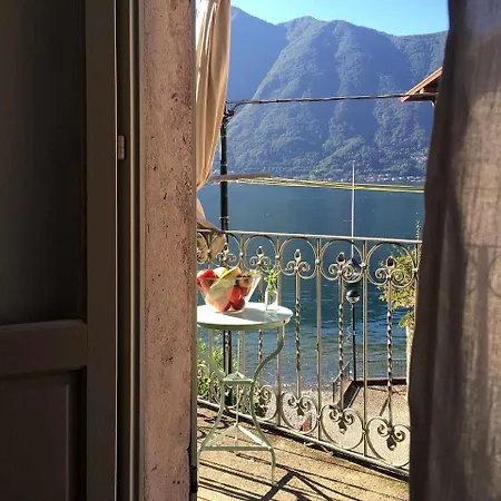 Colonno Sleeps 8 Holiday home Sala Comacina