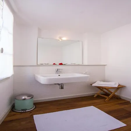 Holiday home Colonno Sleeps 8 Sala Comacina